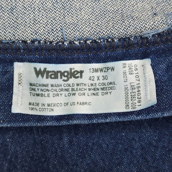 Wrangler Mens Classic Fit Blue Denim Jeans Size 42x30 100% Cotton Heavyweight - Picture 4 of 8